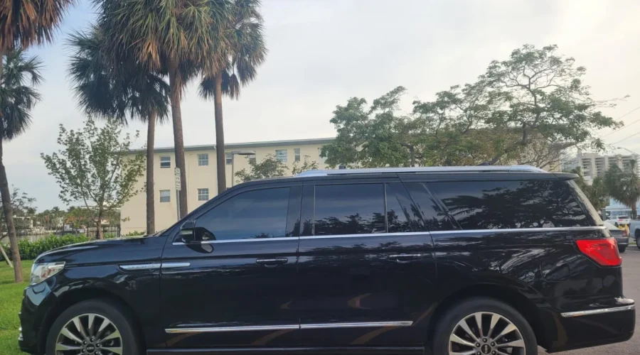 ida e volta de transporte para Sawgrass Mills saindo de Miami Beach